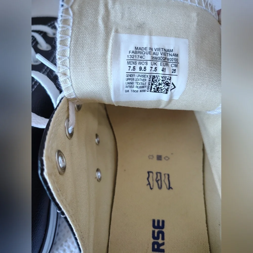 Converse Chuck Taylor All Star Sneakers Size 6 Y 6.5,